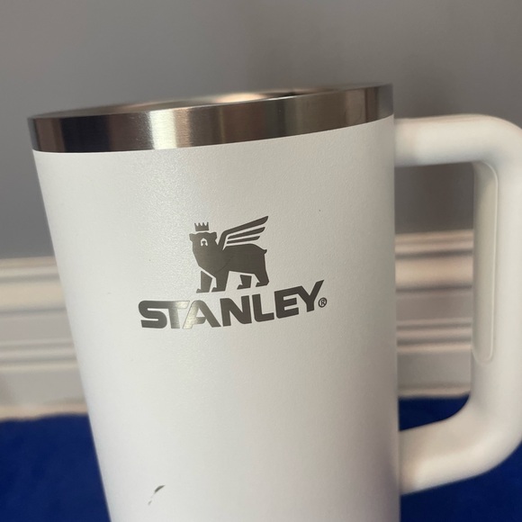 WHITE USED ONCE 40 OZ WHITE STANLEY - Picture 9 of 12